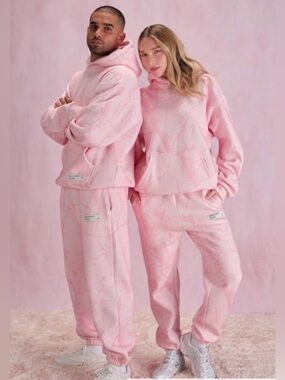 New - 2pc COMFRT pink camo set SOLD OUT size Small